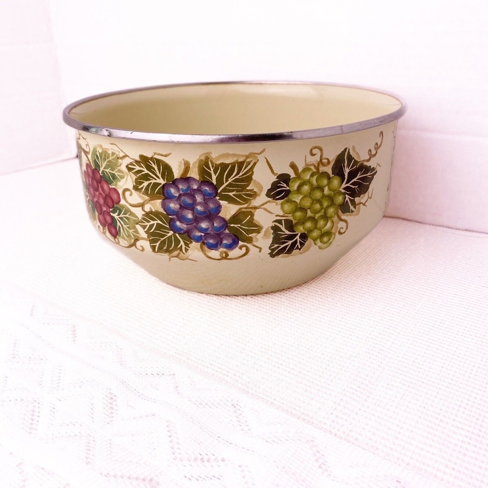 Vintage Tabletops Unlimited Enamel Metal Nesting Bowl- 7.25” Fruit